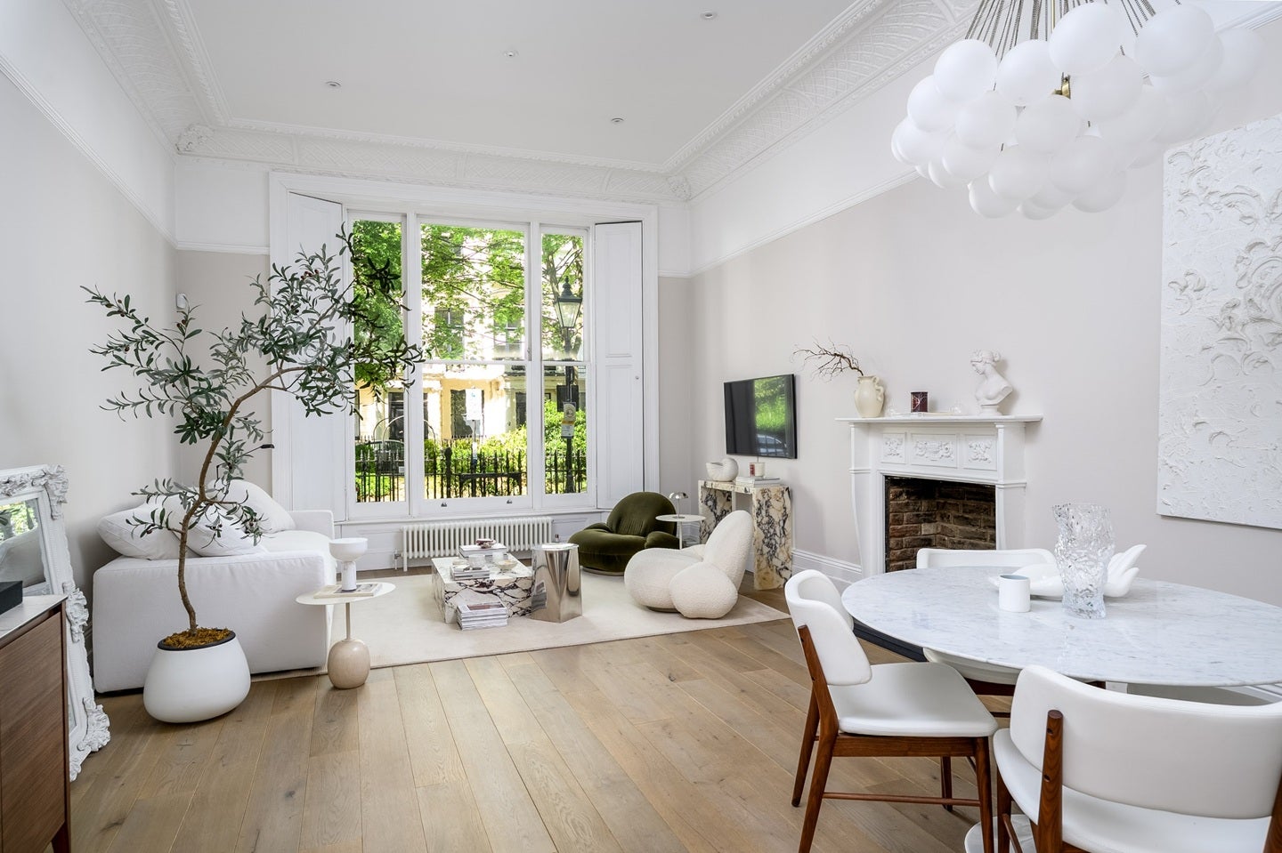 Flat Queen's Gardens in City of Westminster