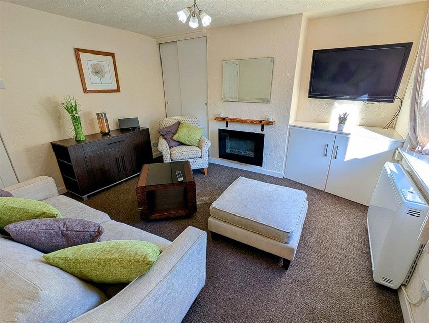 Flat Little Moss Lane in Scholar Green