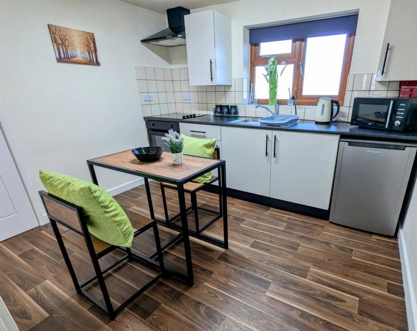 Flat Little Moss Lane in Scholar Green