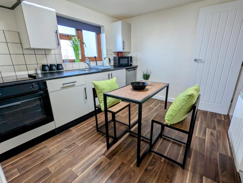 Flat Little Moss Lane in Scholar Green