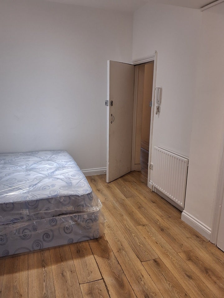 Flat Sidcup Hill in Greater London