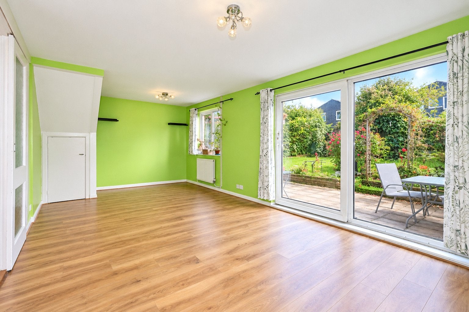 House Goldsmiths Close in Woking