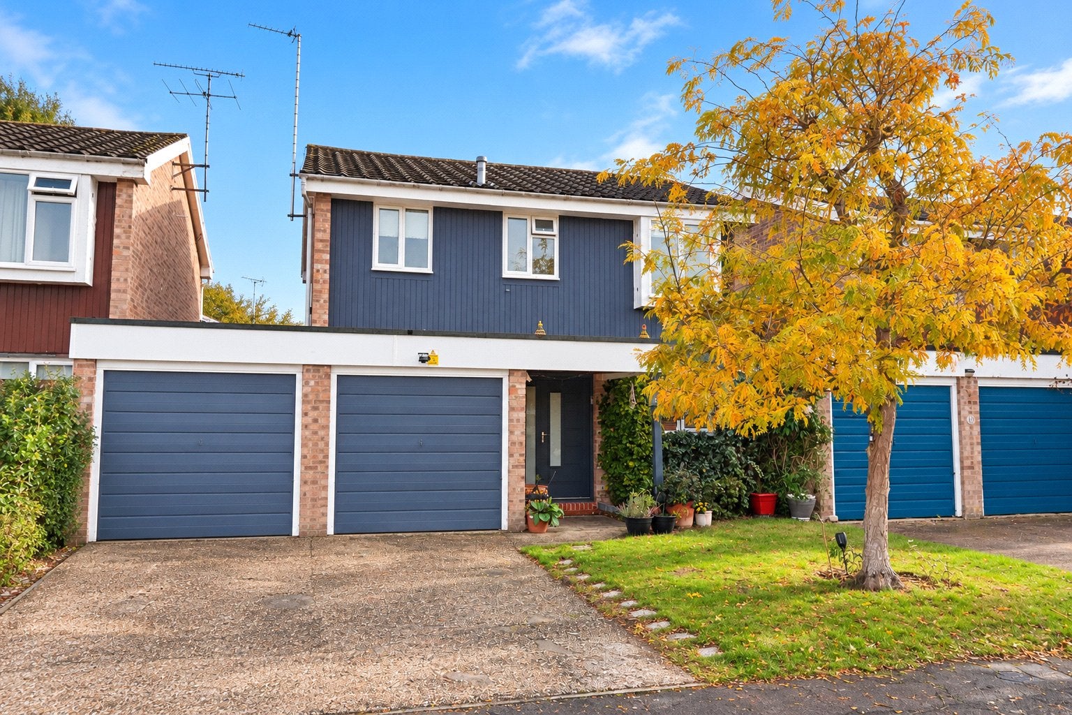 House Goldsmiths Close in Woking