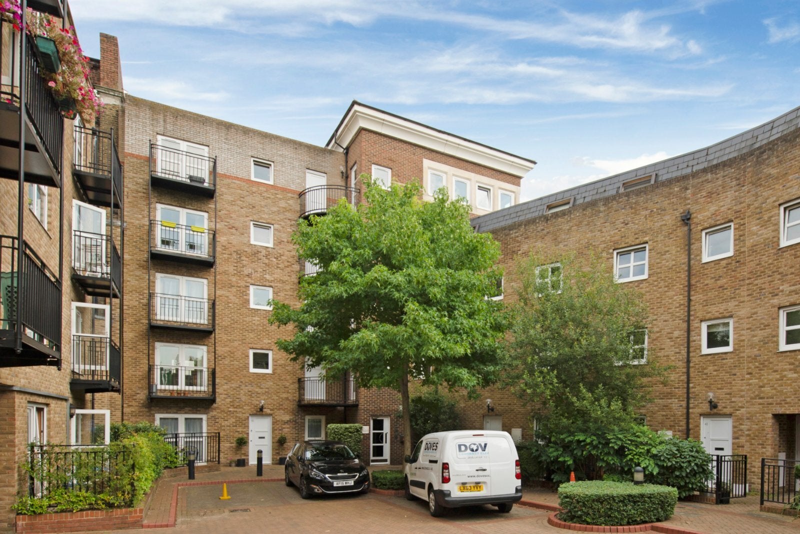 Flat Melville Place in Greater London