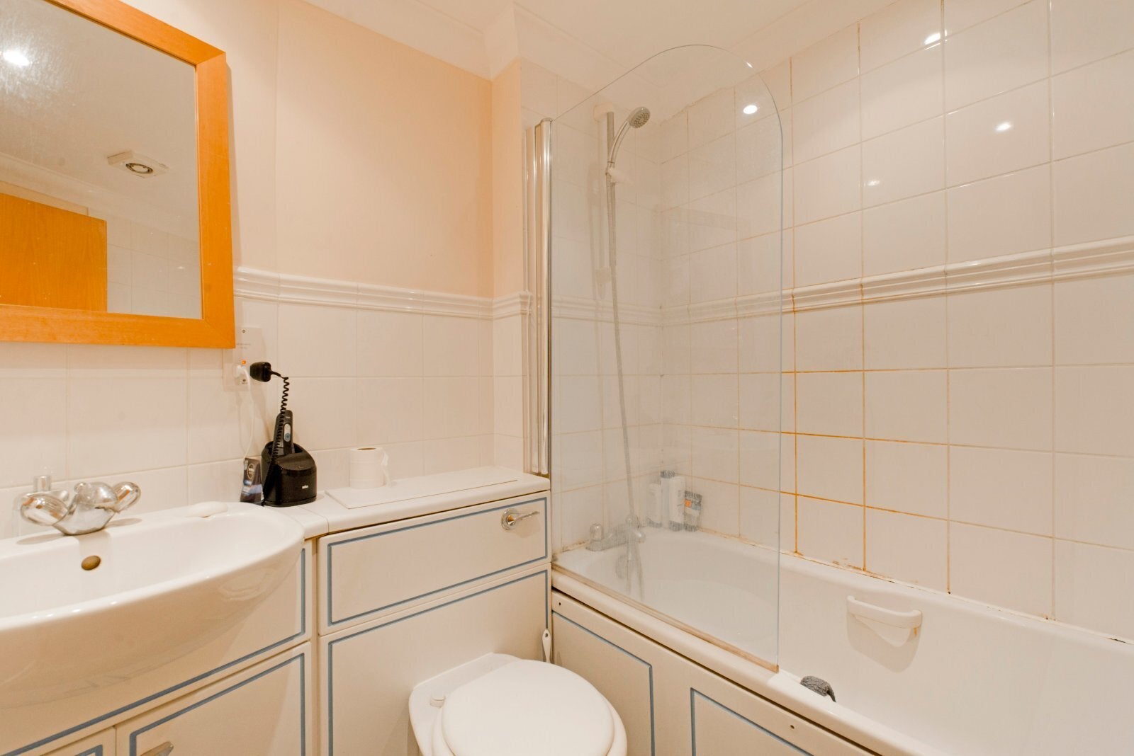 Flat Melville Place in Greater London