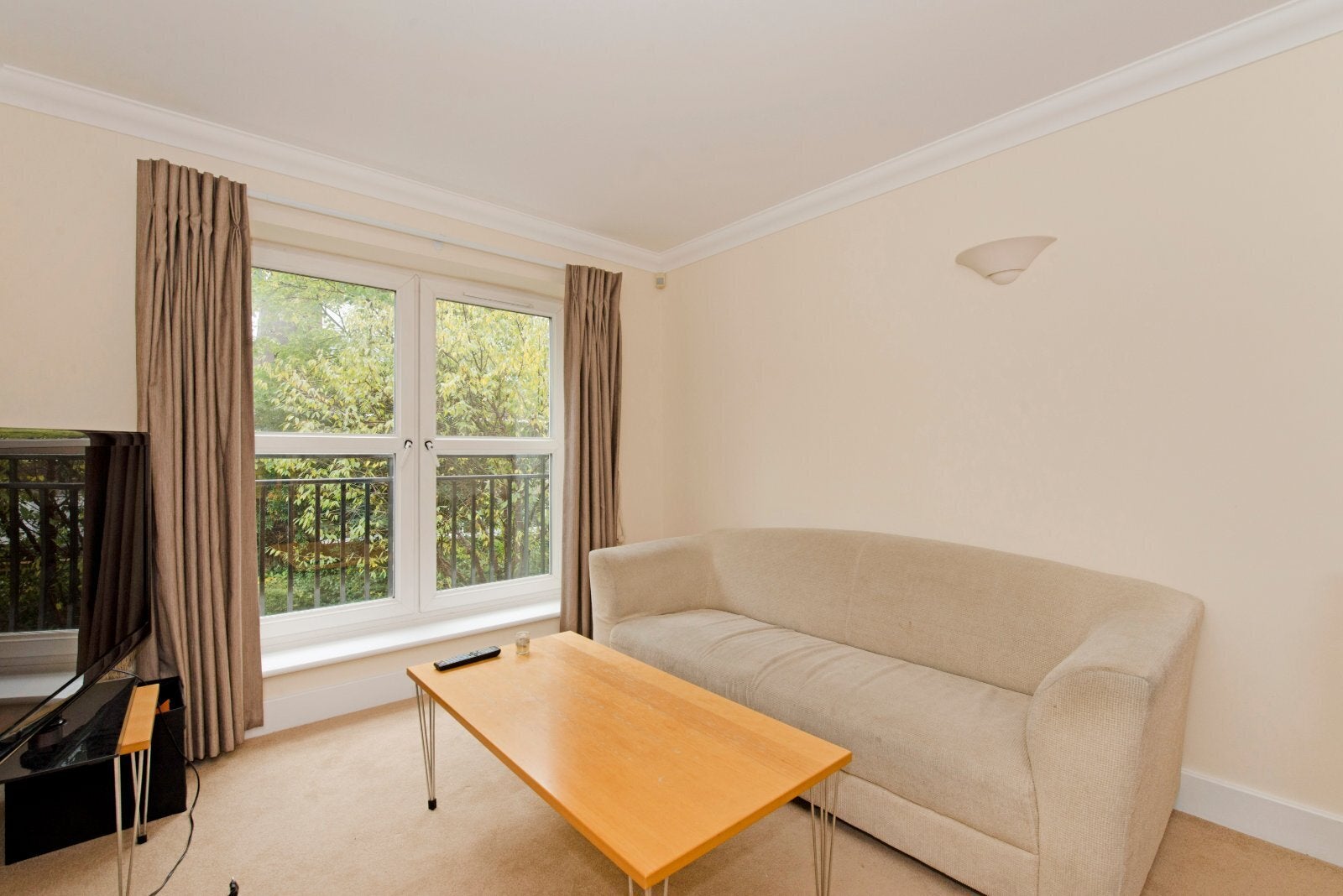 Flat Melville Place in Greater London