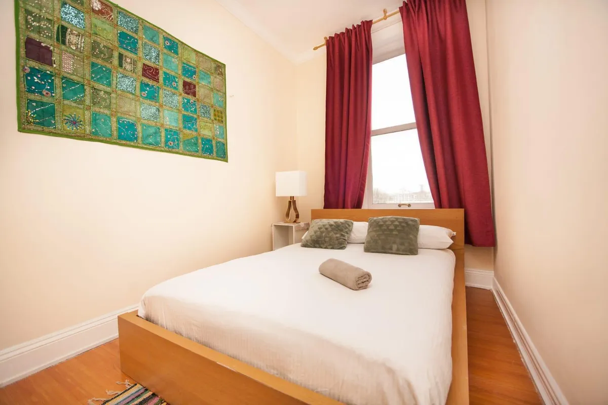 Flat Hammersmith Road in Greater London