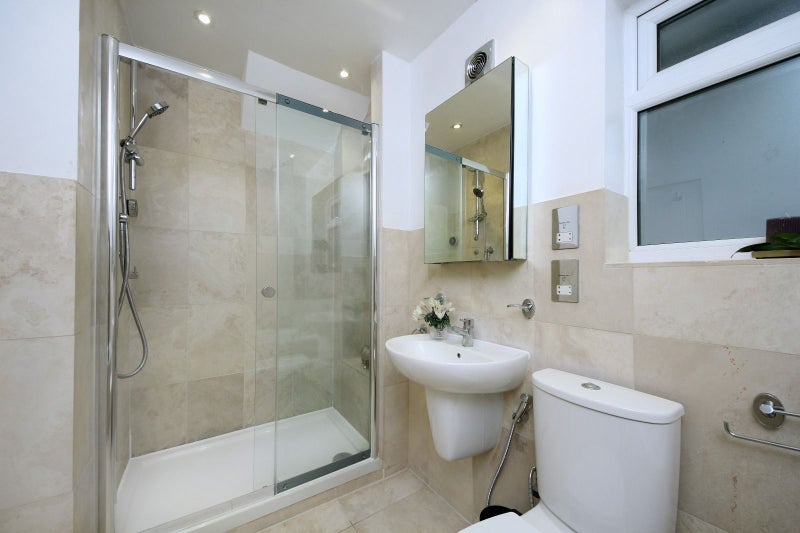 Room Covington Way in Greater London