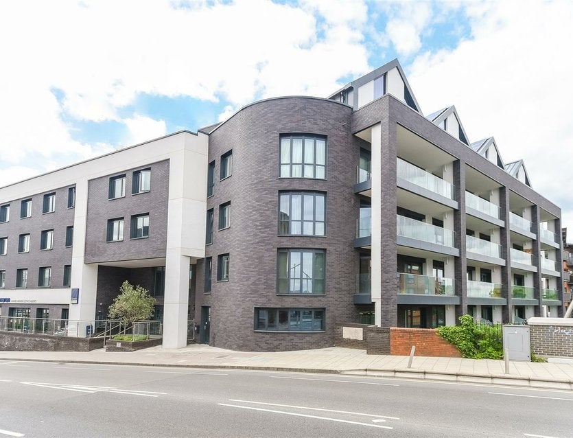 Flat Bentinck Road in Greater London