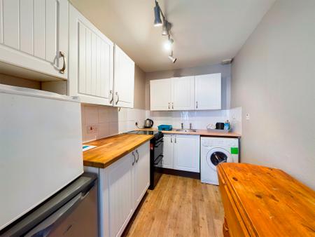 Flat Cathcart Place in City of Edinburgh