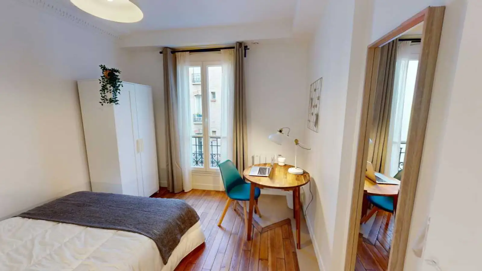Chambre Rue Crozatier à Paris