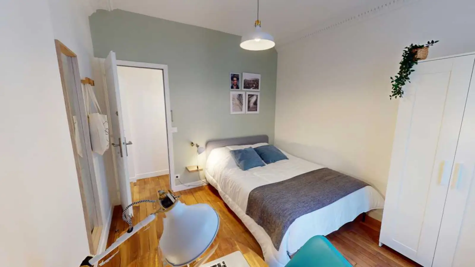 Chambre Rue Crozatier à Paris