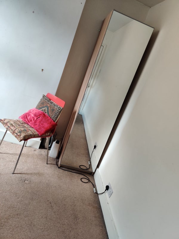 Room Frobisher Street in Greater London