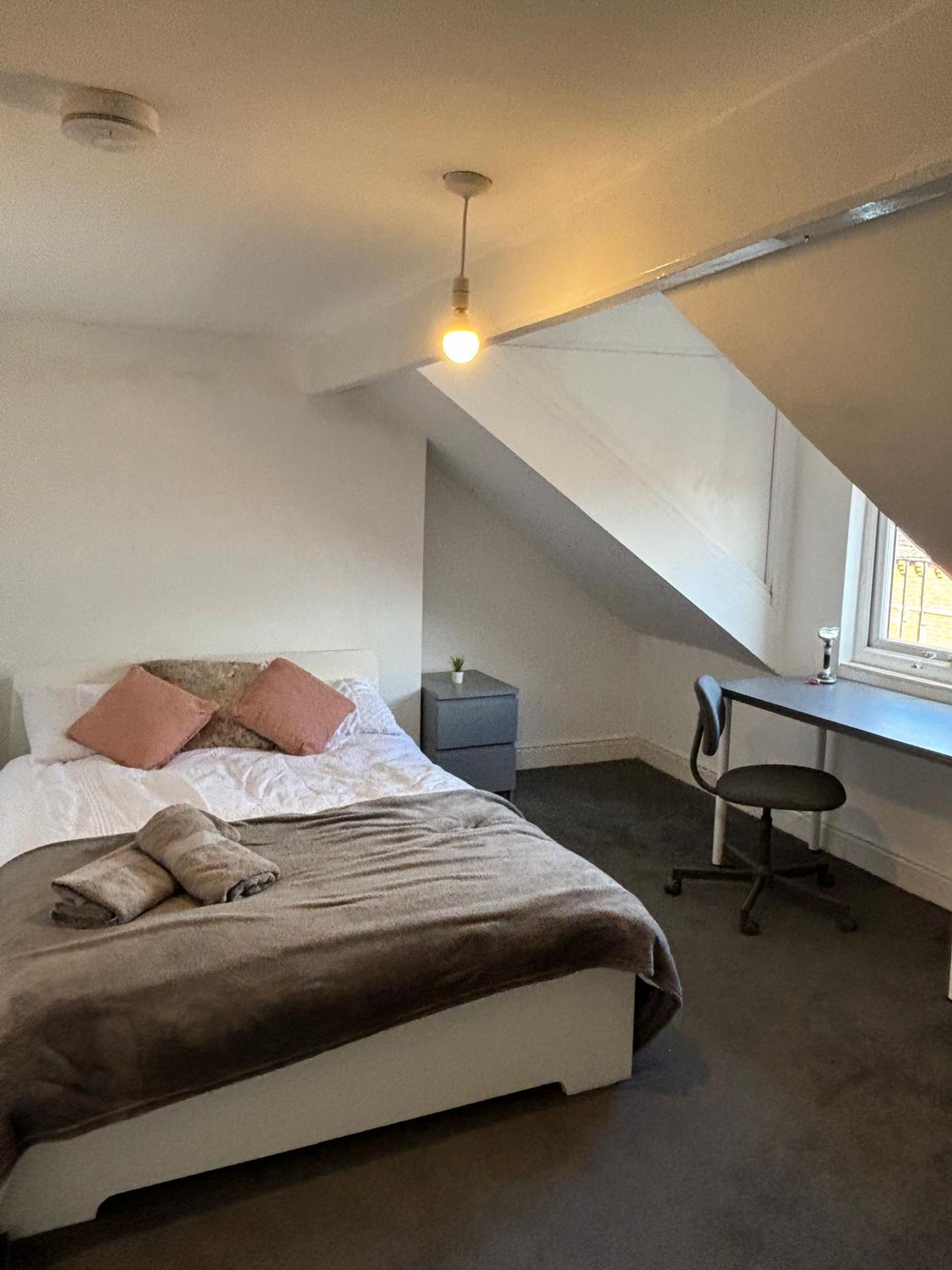 Room Victoria Road in Middlesbrough