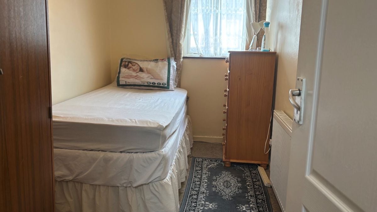 Room Corry Drive in Greater London