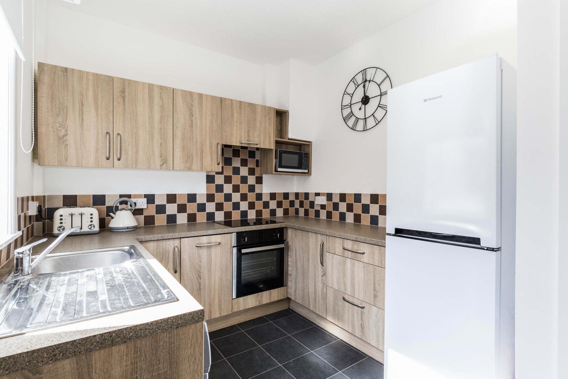Room Hartley Grove in Leeds