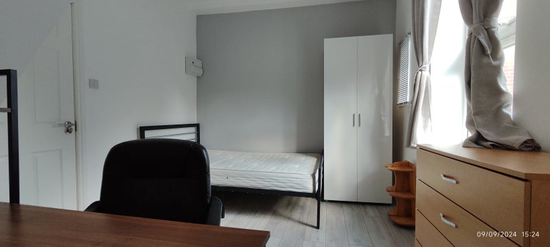 Flat Wollaton Road in Nottingham