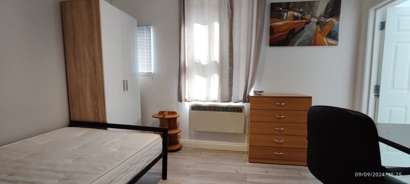 Flat Wollaton Road in Nottingham