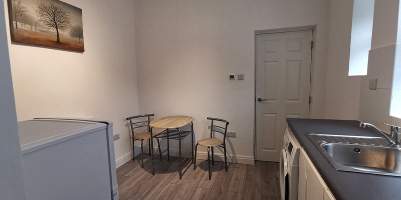 Flat Wollaton Road in Nottingham