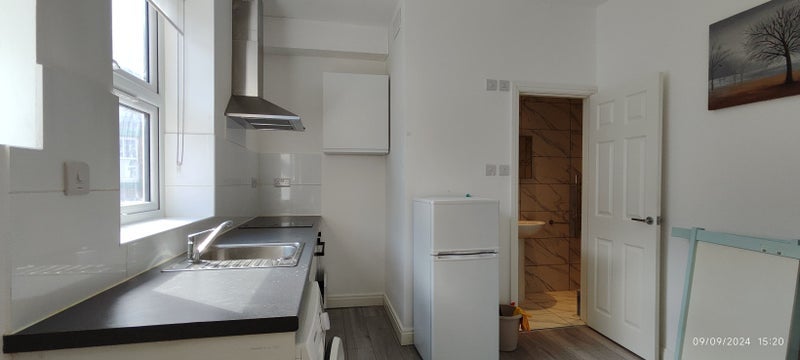 Flat Wollaton Road in Nottingham