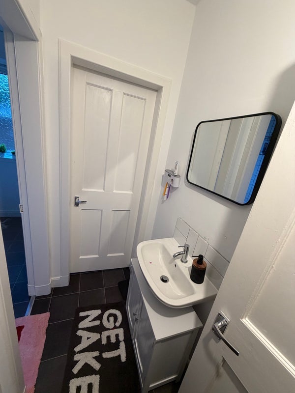 Room Hunterfield Road in Gorebridge