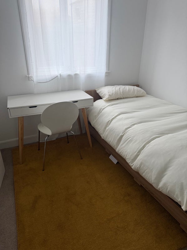 Room Hunterfield Road in Gorebridge