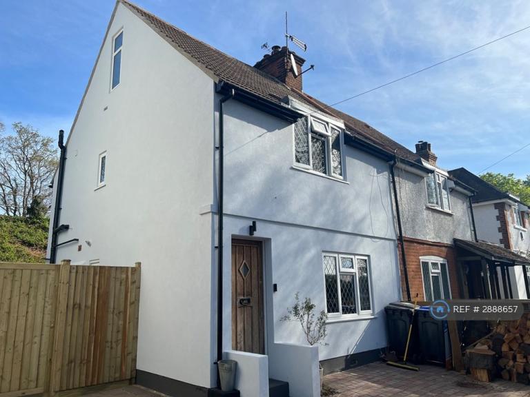 House Lower Green Road in Elmbridge