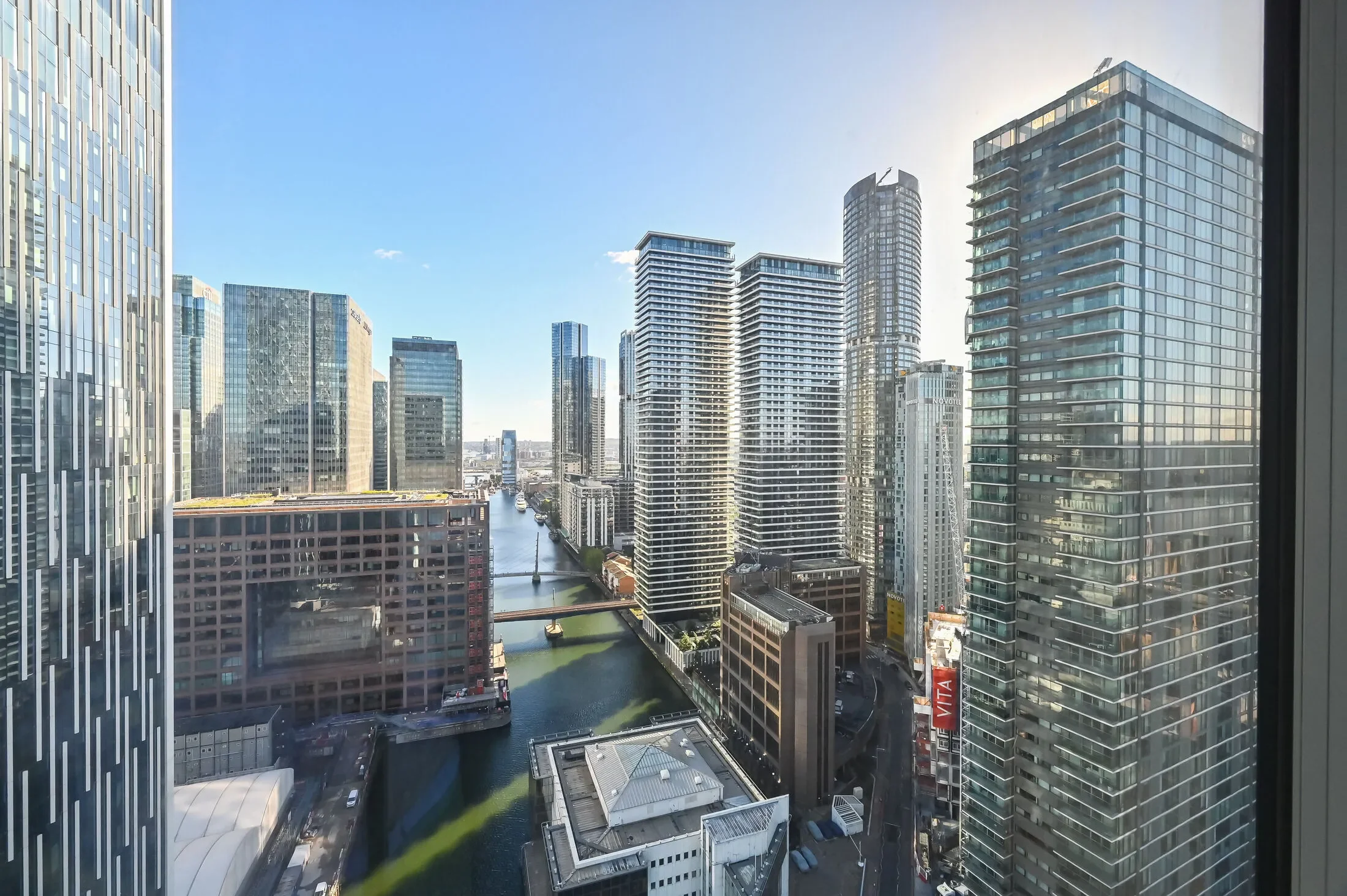 Flat Harbour Exchange Square in Greater London