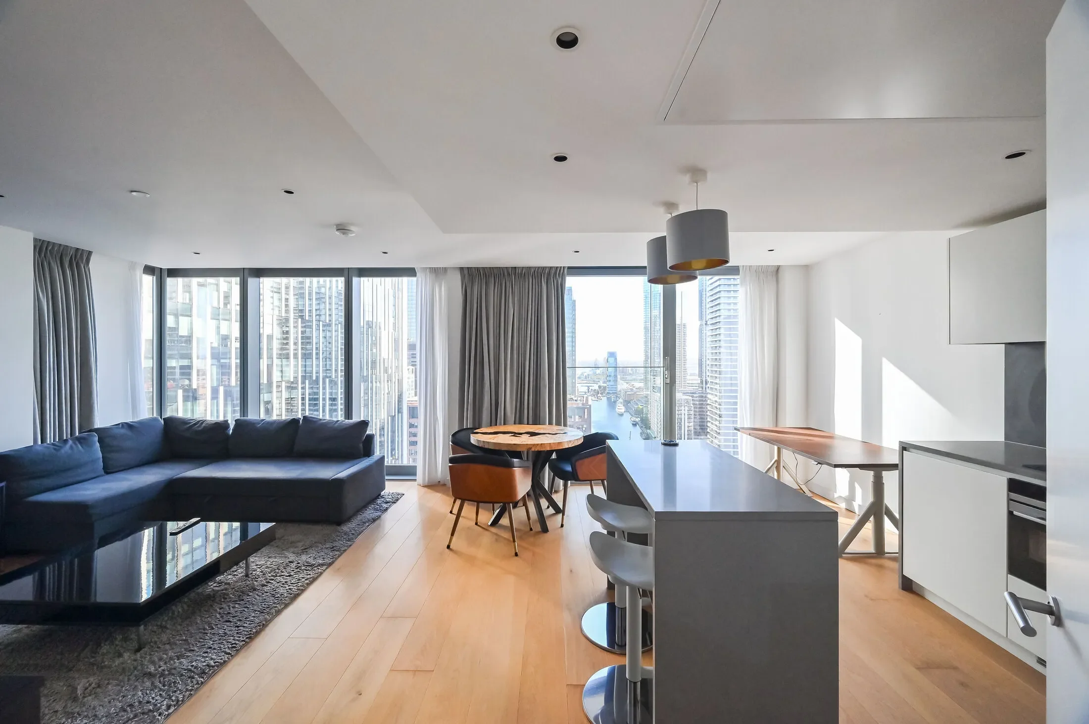 Flat Harbour Exchange Square in Greater London