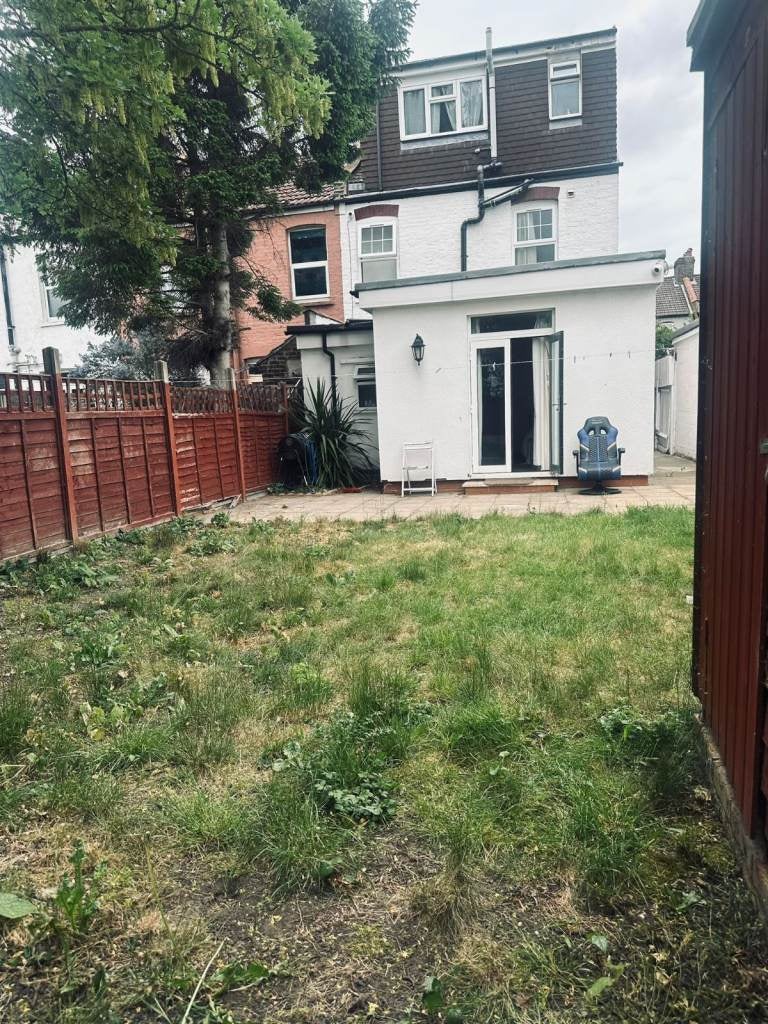 Room Woodland Road in Greater London