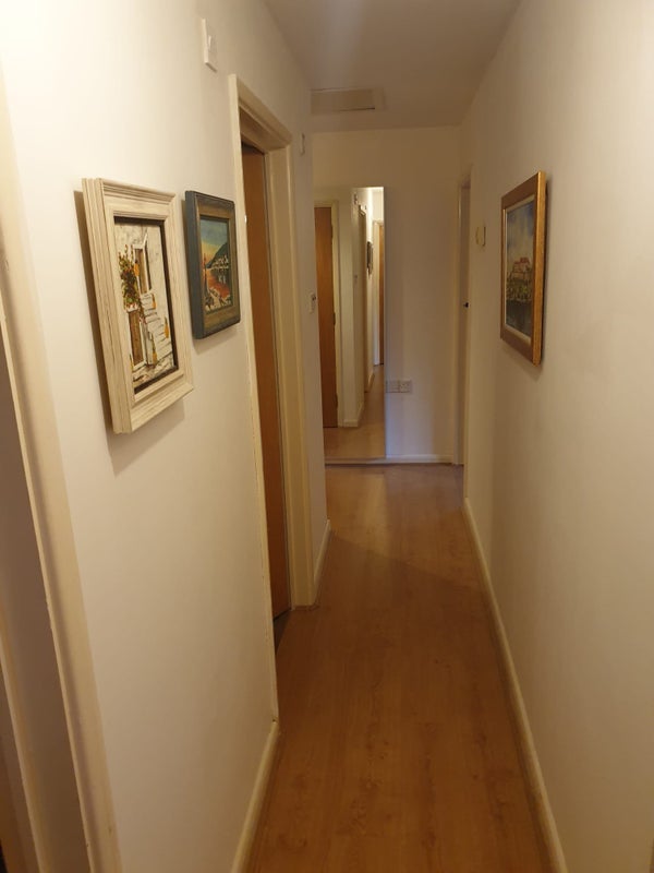 Room Cleeve Way in Greater London