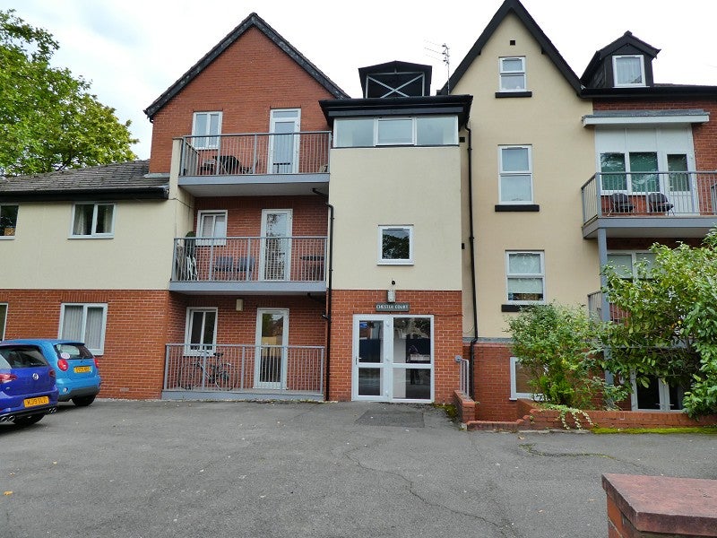 Flat Chatham Road in Trafford