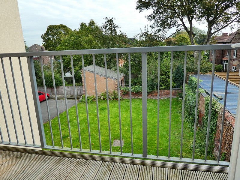 Flat Chatham Road in Trafford