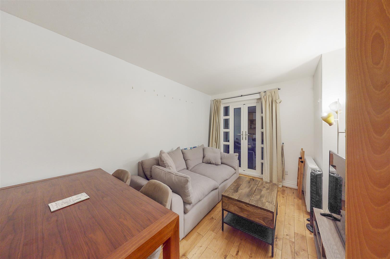 Flat Shacklewell Street in Greater London