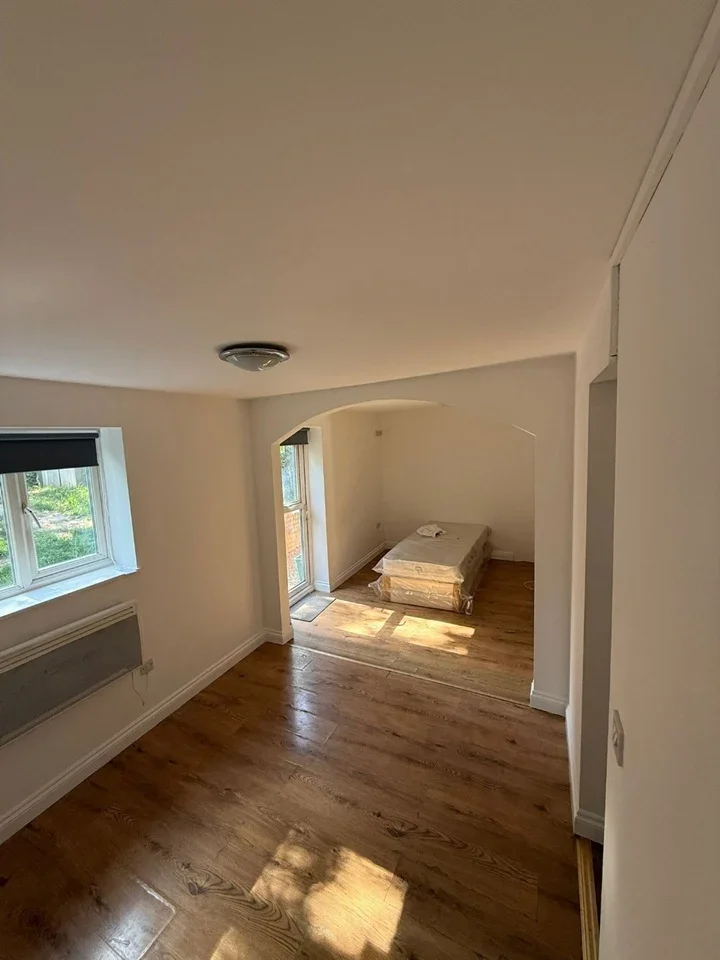 Flat Brockham Crescent in Greater London