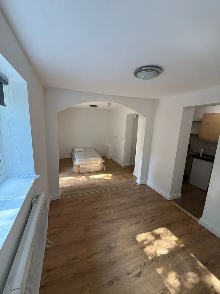 Flat Brockham Crescent in Greater London