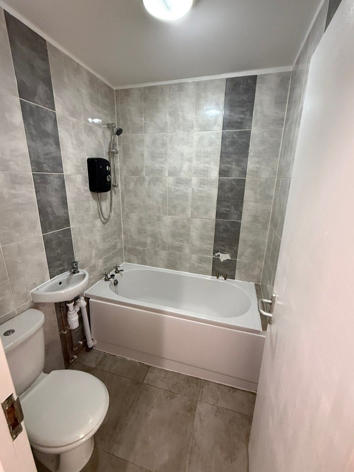 Flat Brockham Crescent in Greater London