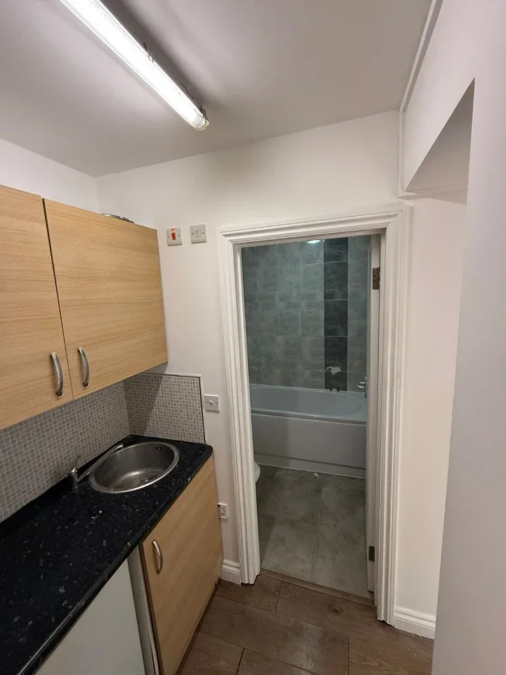Flat Brockham Crescent in Greater London