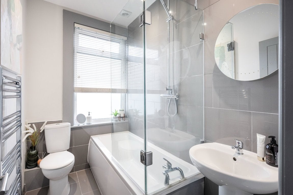 Room Kent Road in Swindon