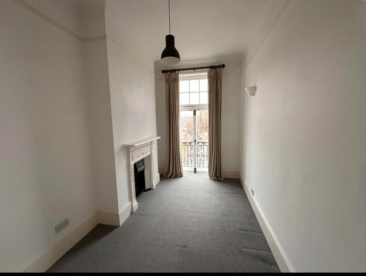 Flat Hammersmith Road in Greater London