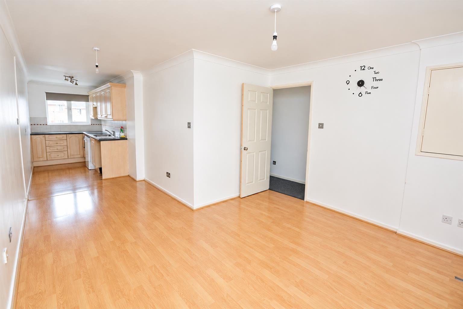 Flat Goodall Close in Rainham
