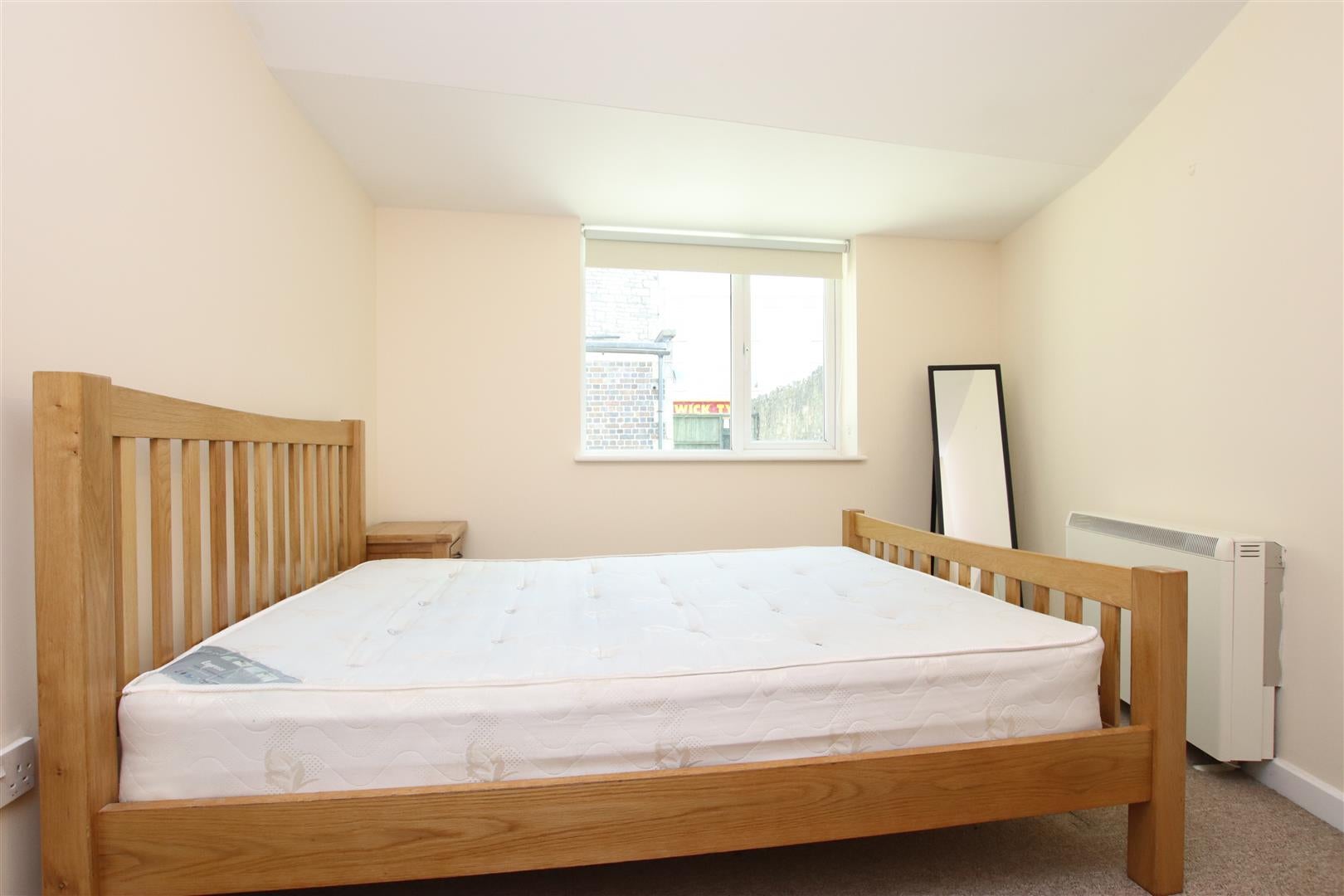 Flat Pulteney Road in Bath