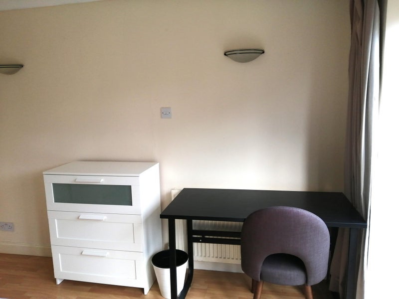 Room Curls Road in Maidenhead