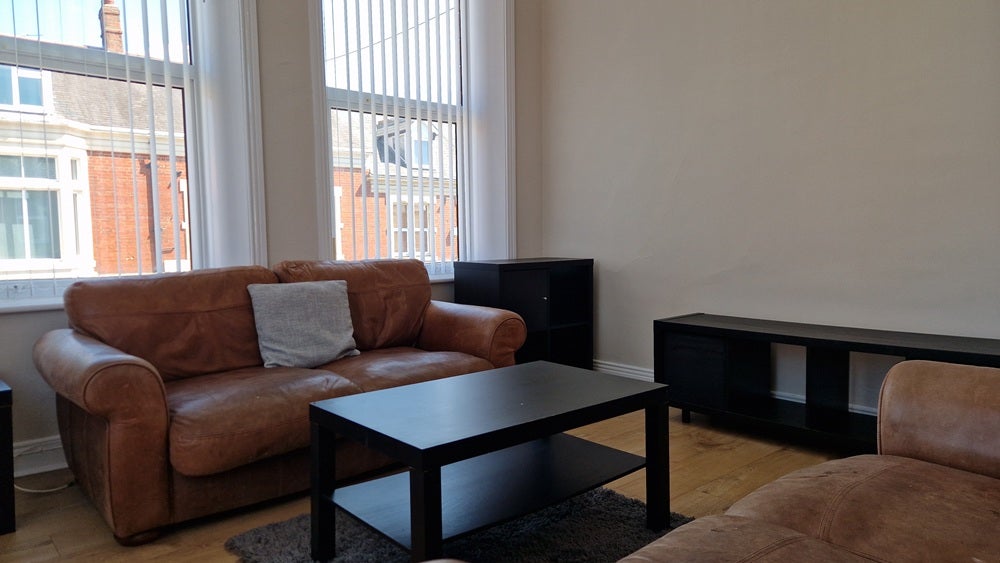 Flat Manor Walk in Killingworth