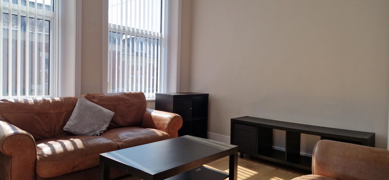 Flat Manor Walk in Killingworth