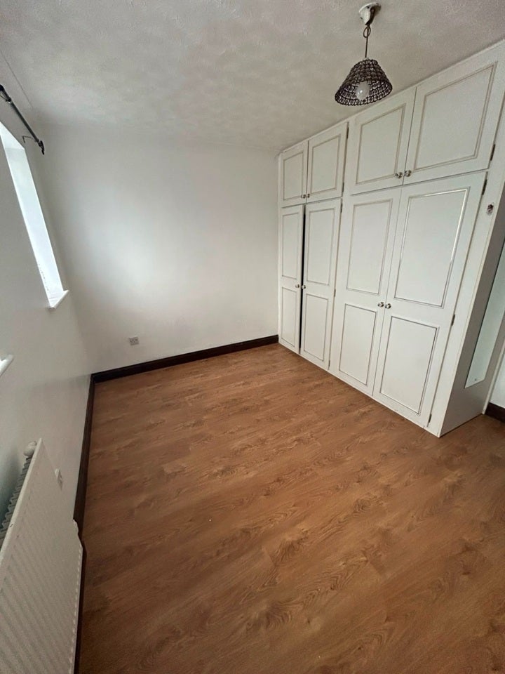 Flat Burdetts Road in Greater London