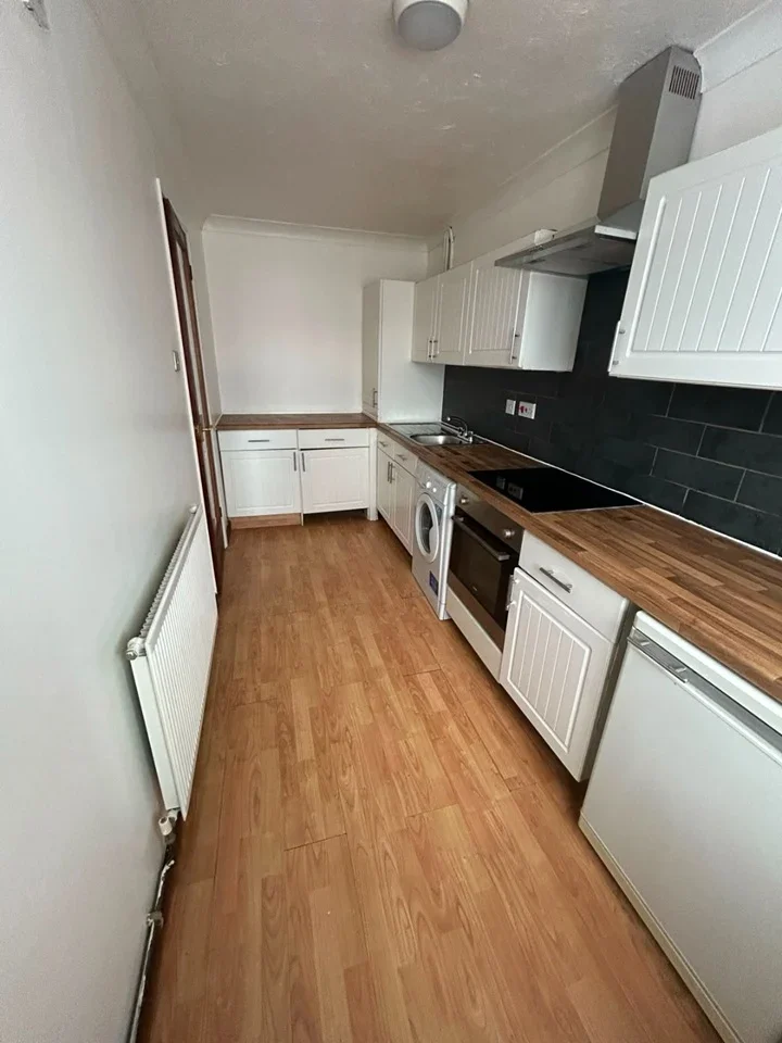 Flat Burdetts Road in Greater London
