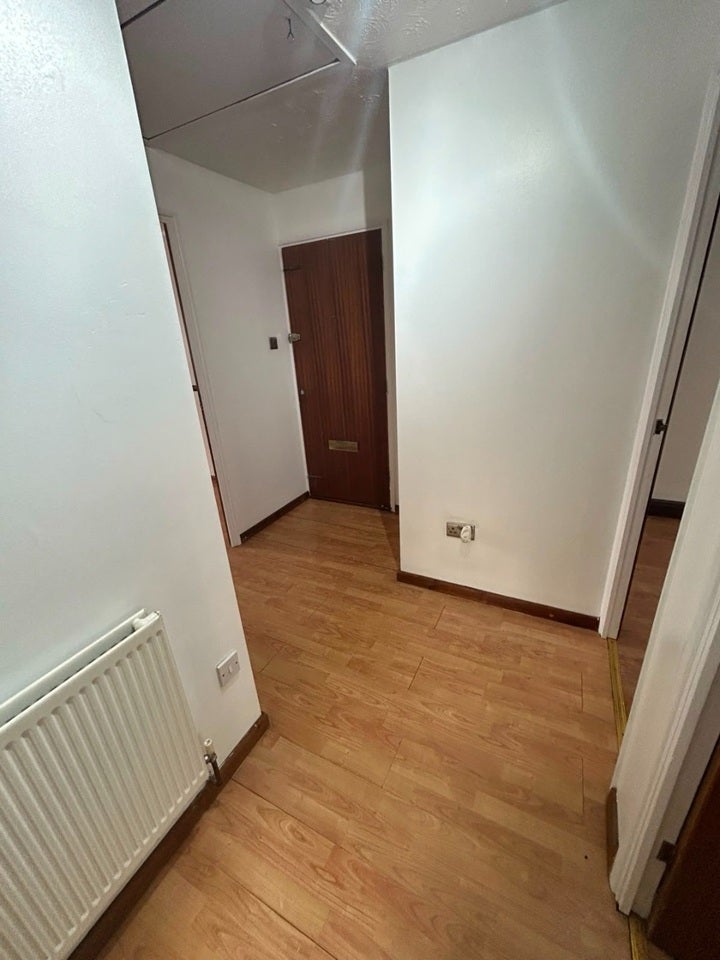 Flat Burdetts Road in Greater London