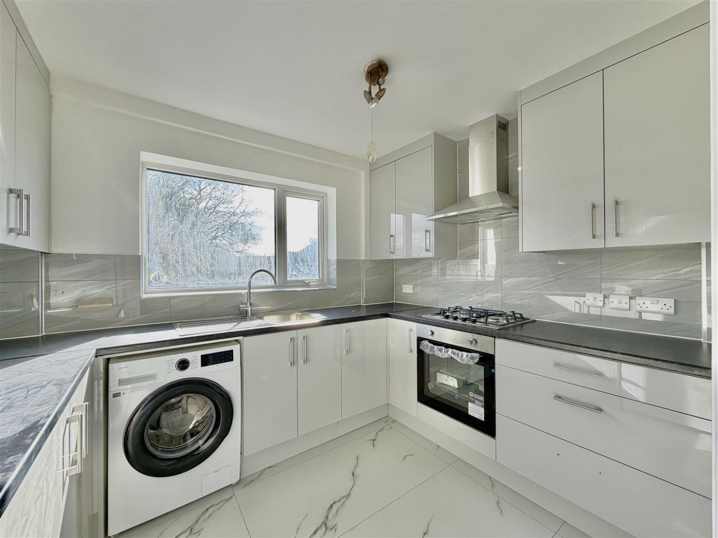 Flat Alfred Road in Greater London