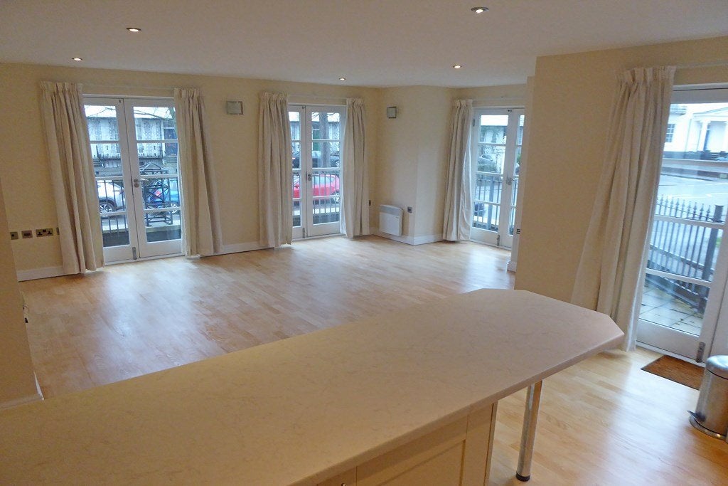 Flat Willes Road in Royal Leamington Spa